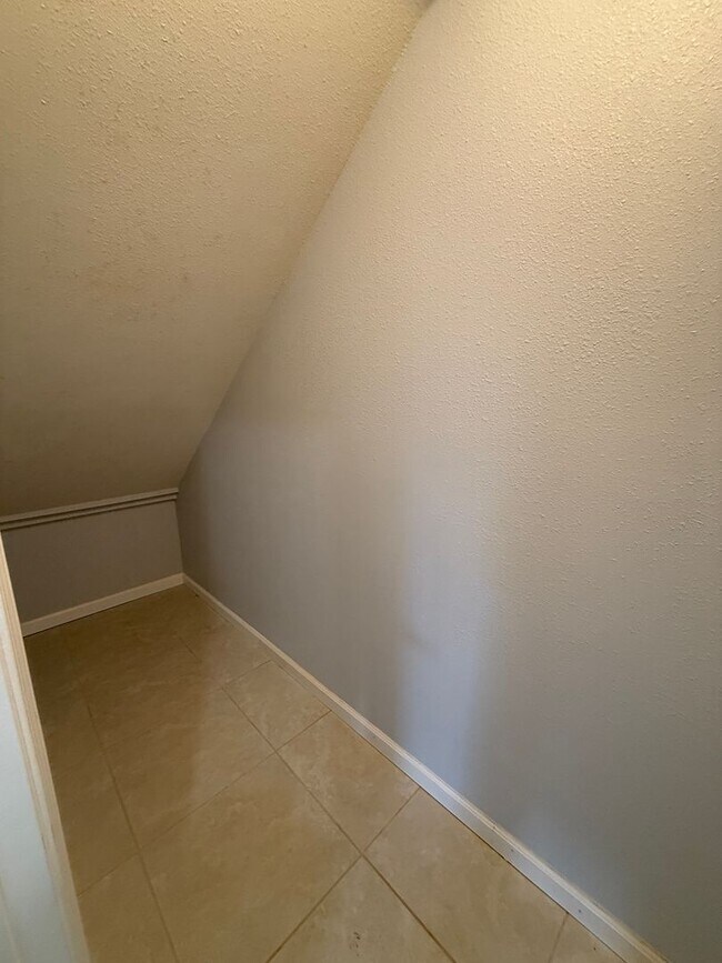 Building Photo - Beautiful Kaneohe home for rent 3/2/1