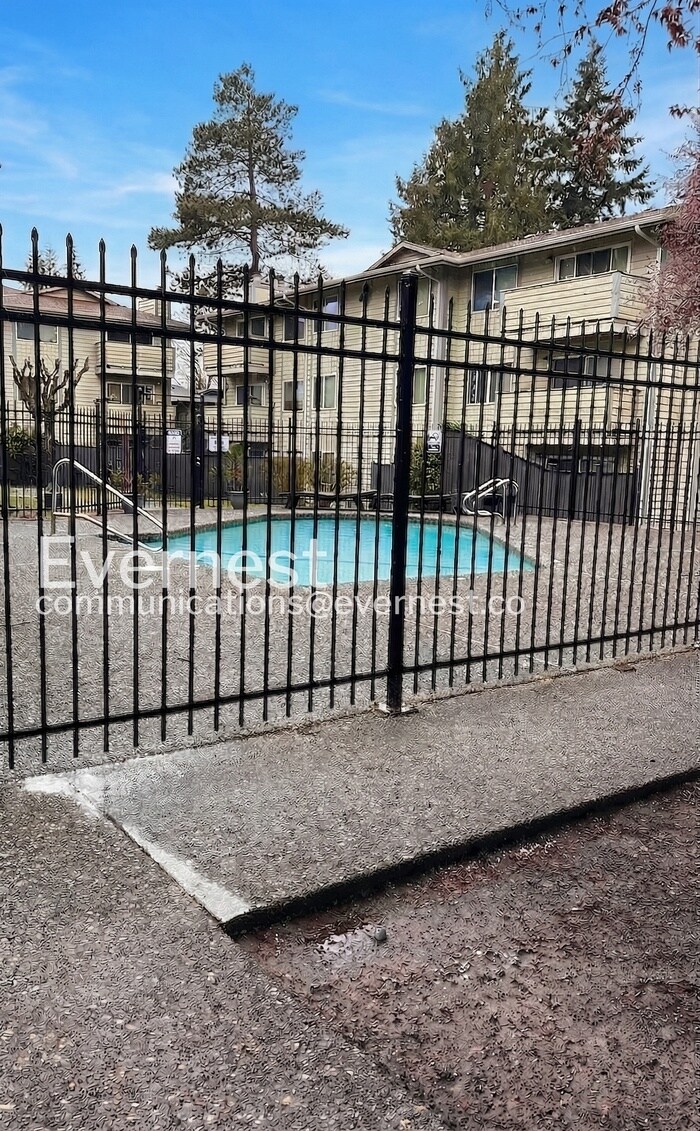 Building Photo - 1150 NE Sunset Blvd