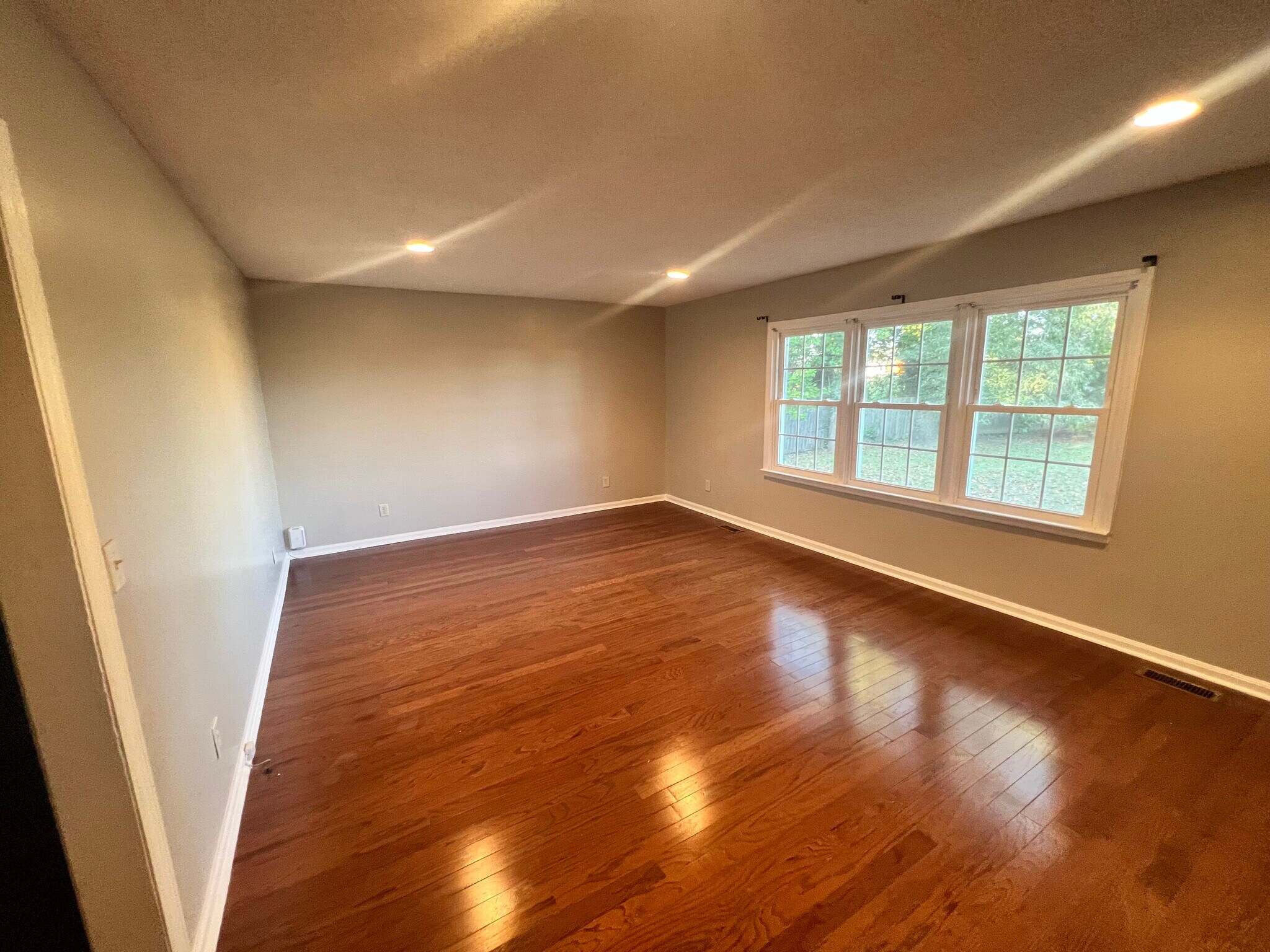 Building Photo - 333 Chapman Rd