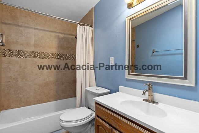 Building Photo - Two Bedroom Home with Guest House