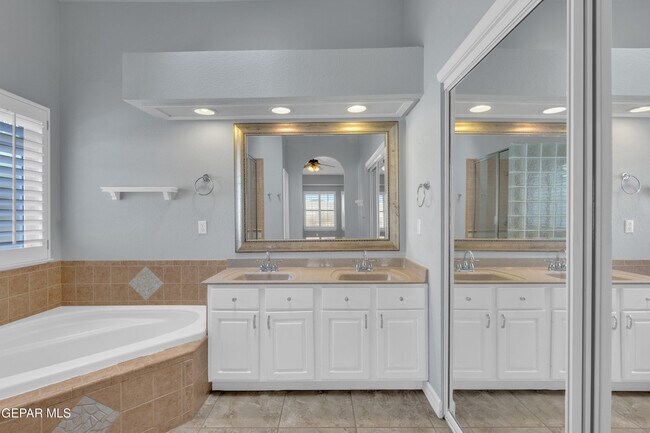 Building Photo - 232 Ave Mirador