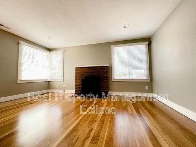 Building Photo - 6908 S 115th St