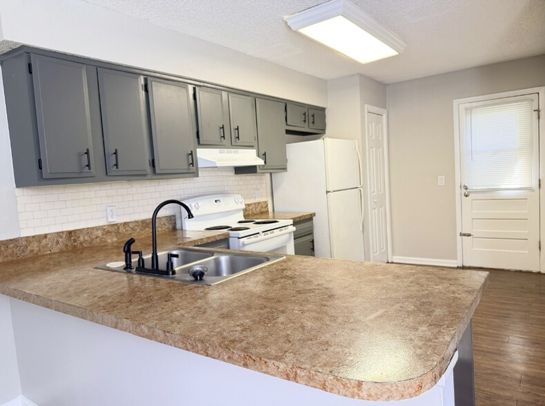 Building Photo - 3696 Morton St