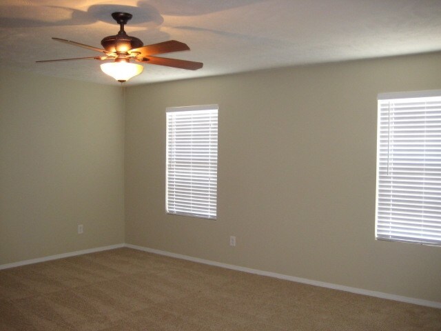 Building Photo - 1215 Lasalle Dr