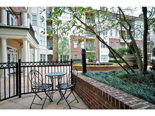 Building Photo - 3635 E Paces Cir