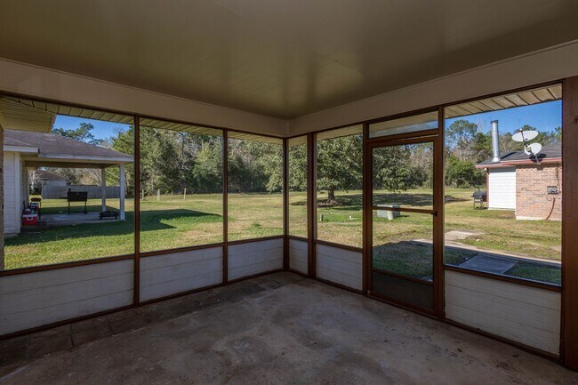 Building Photo - 5810 Meadowview Rd