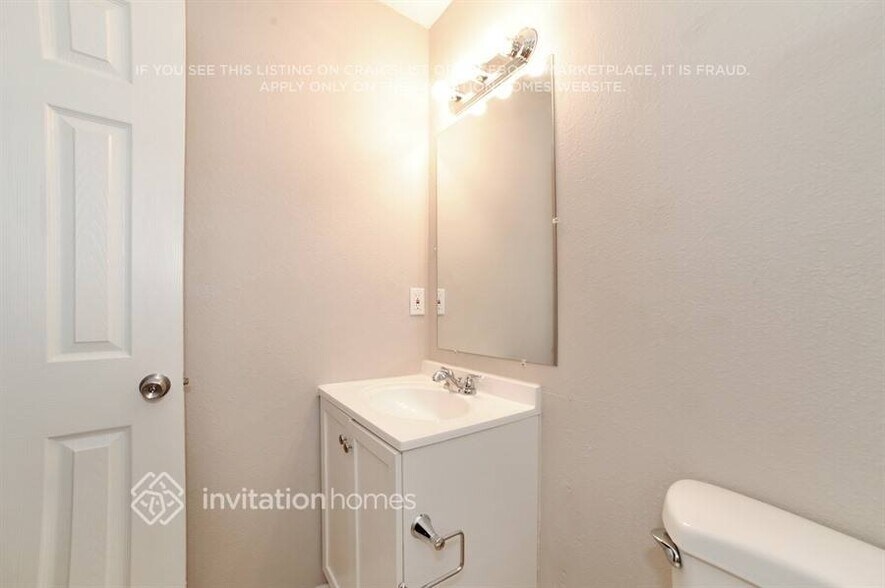 Building Photo - 2324 Fulton Way SW