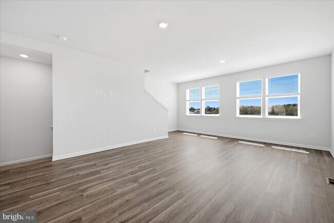 Building Photo - 122 Bowers St