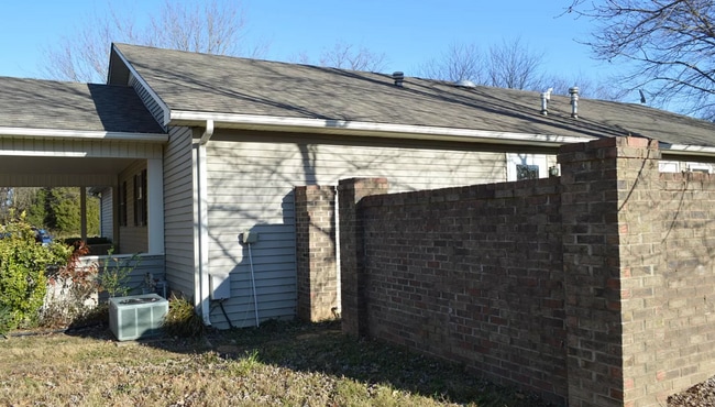 Building Photo - 1901 Steeplechase Ct