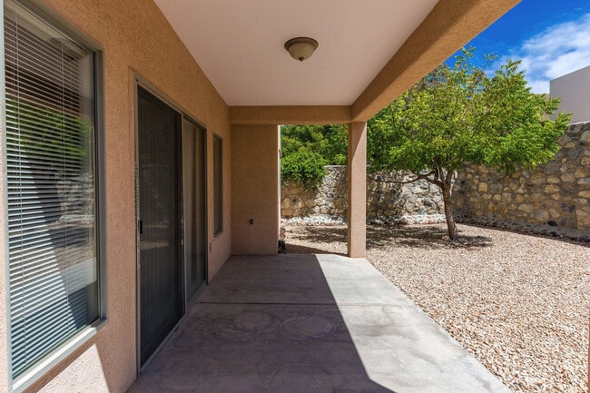 Building Photo - Beautiful Light and Bright Home located of...