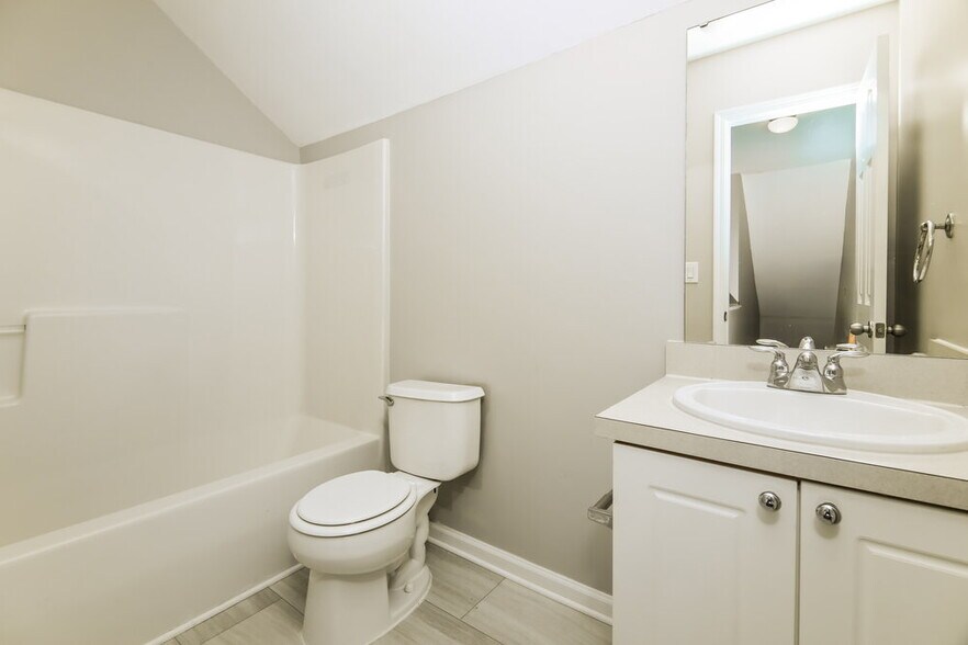 Building Photo - 141 Hutson Ln