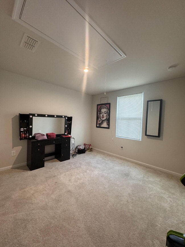 Building Photo - Charming 3-Bed, 2.5-Bath Home in Woodruff ...