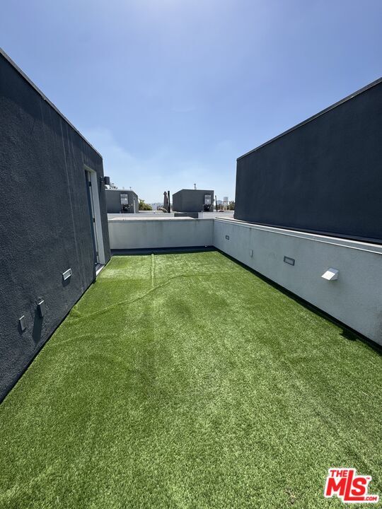 Building Photo - 8412 Blackburn Ave