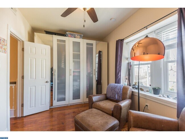 Building Photo - 385 Conarroe St