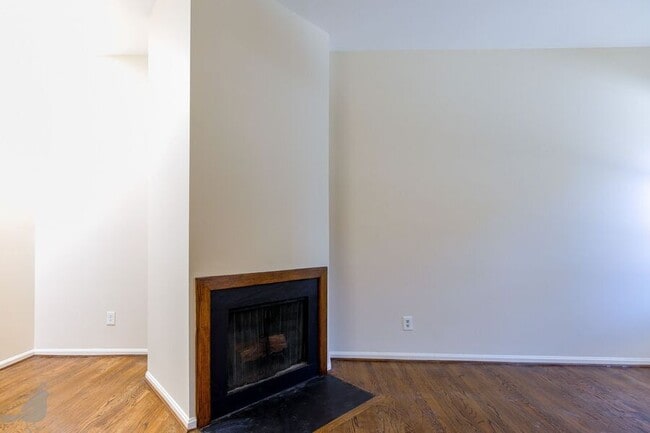 Building Photo - 1843 Mintwood Pl NW