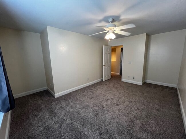 Building Photo - Move in Special: Half of first months rent: 2 Bedroom 2.5 bath townhome for rent