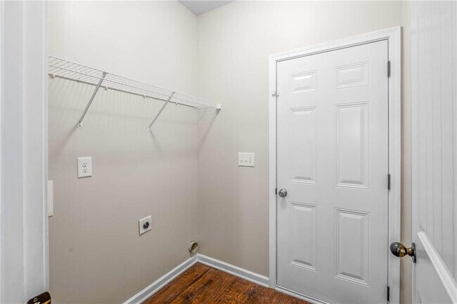Building Photo - 317 Clover Brook Dr