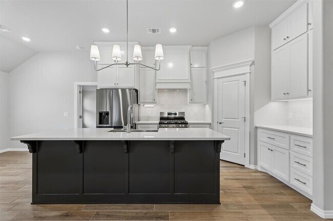 Building Photo - 16129 Villa Valeria Way