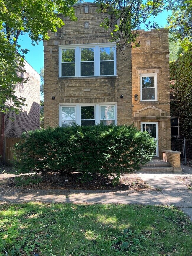 Primary Photo - 7807 S Evans Ave