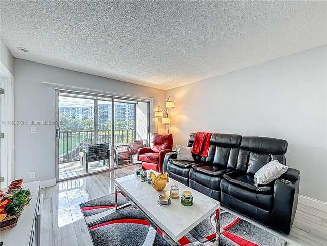 Building Photo - 2228 N Cypress Bend Dr