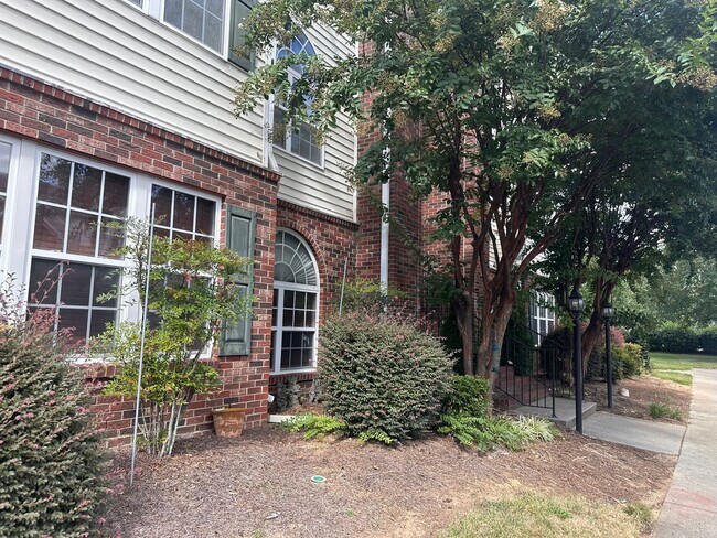 Building Photo - Cozy 2BR 2BA Condo in High Point