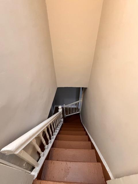 Building Photo - 228 N Kenwood Ave