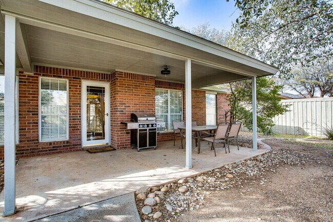 Building Photo - 142 N Utica Ave