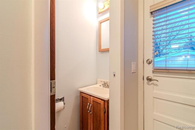 Building Photo - 122 N Helen Ave