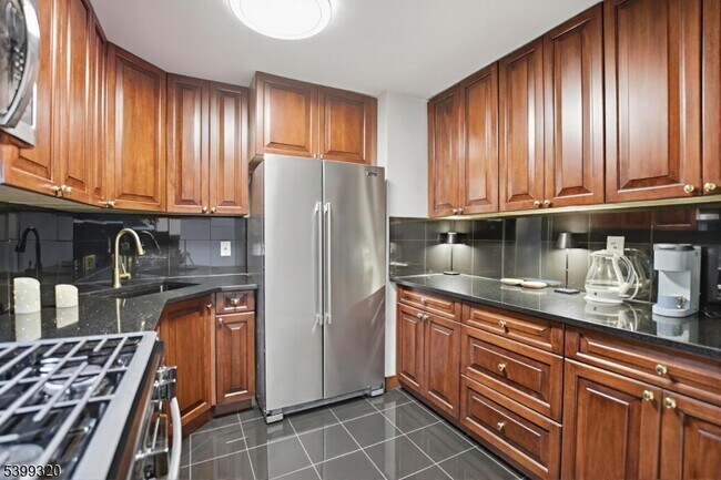 Building Photo - 71 College Dr