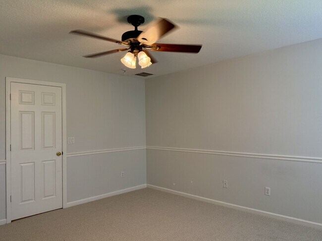 Building Photo - 823 Pine Pointe Ln