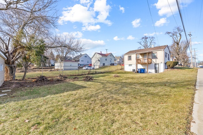 Building Photo - 301 Mill St