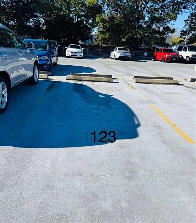 Building Photo - 10 Weston Ave