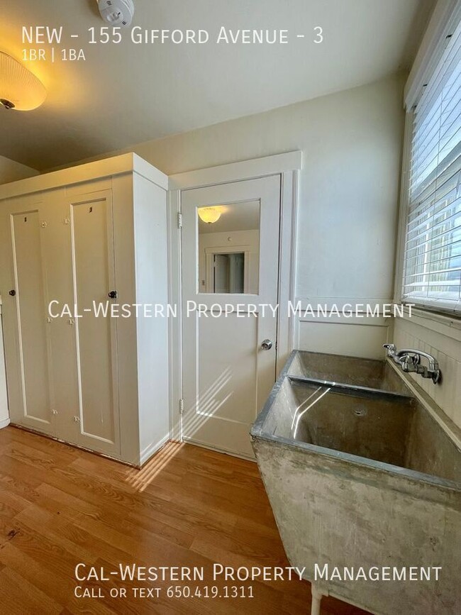 Building Photo - Charming Victorian 1-Bedroom Apartment in ...