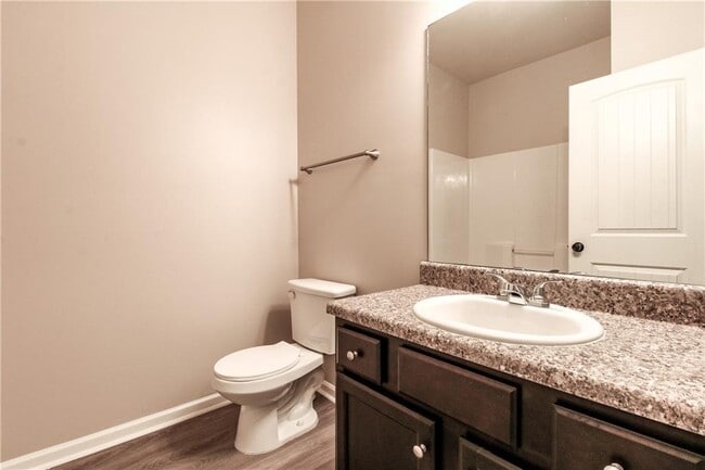 Building Photo - 606 Oakside Pl