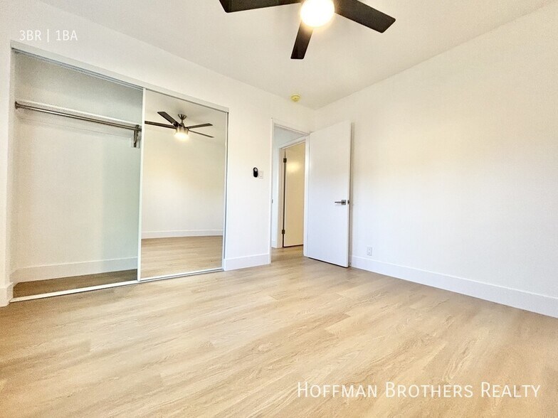 Building Photo - 327 S Ave 59