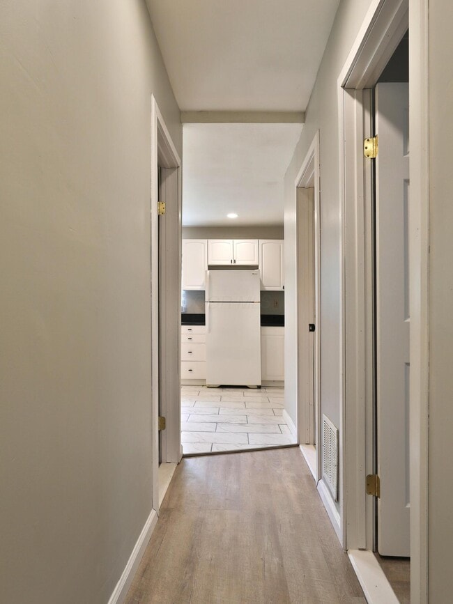 Building Photo - 3553 Brookside Blvd