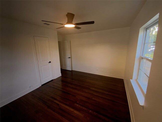 Building Photo - 610 Fostoria Ln