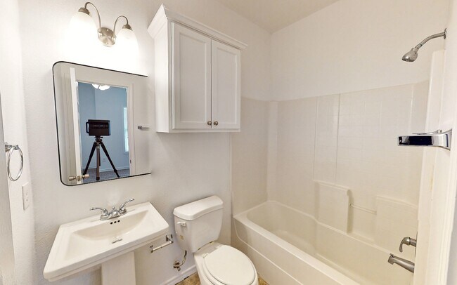 Building Photo - One Block to A&M! Kyle Field walking distance! Newly remodeled, all appliances, 5 bd/4 bth across...