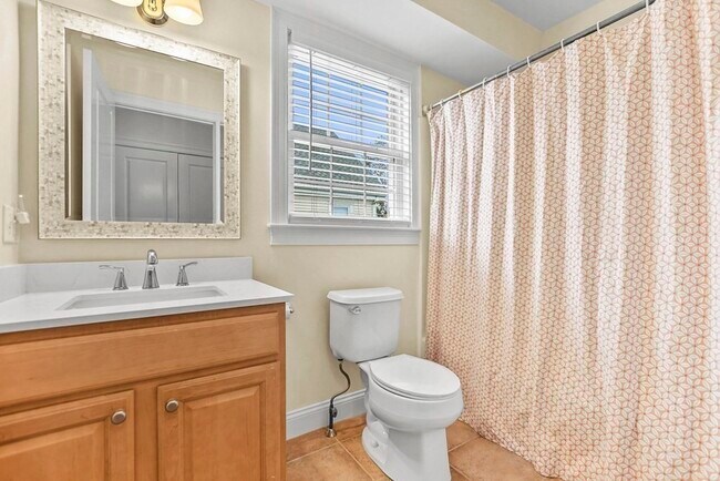 Building Photo - 224 Robbins St