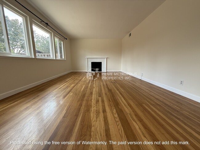 Building Photo - 2346 Montezuma Dr