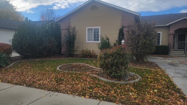 Building Photo - 917 W Greenhead St