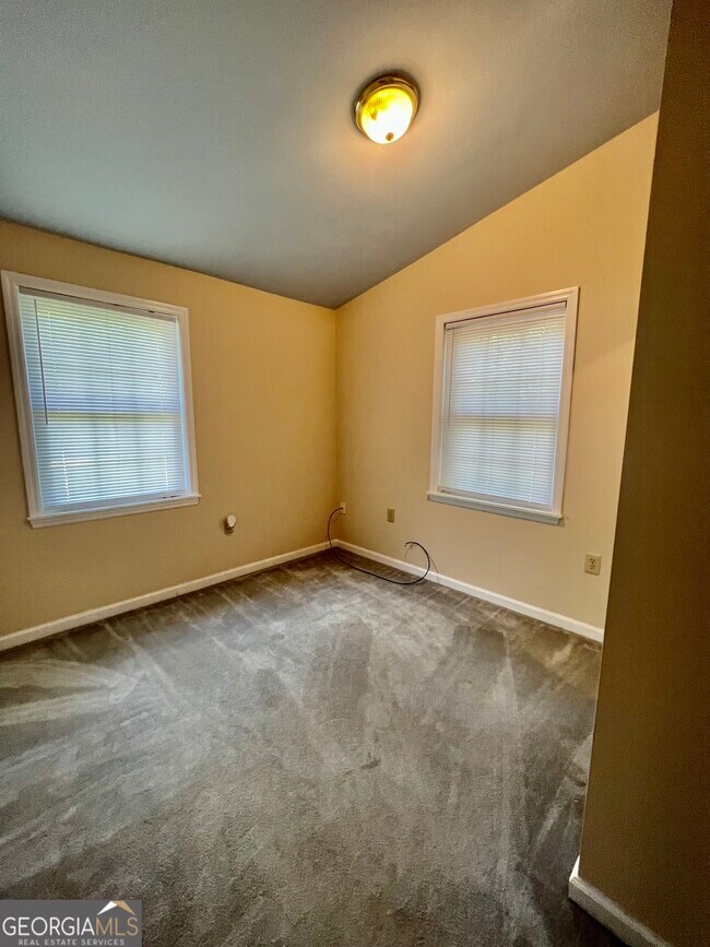 Building Photo - 112 Cherry Ln