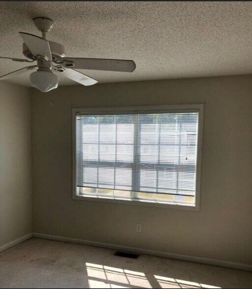 Building Photo - 127 S Spring View Dr