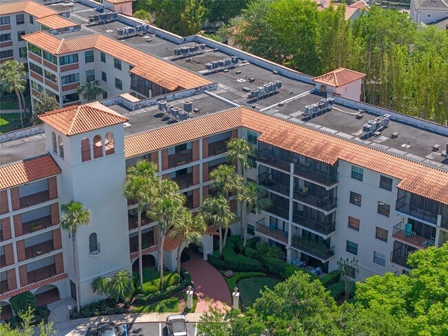 Building Photo - 104 S Interlachen Ave