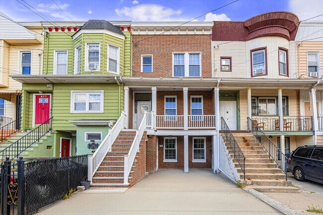 Primary Photo - 382 Webster Ave