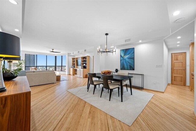 Building Photo - 1 Beach Dr SE