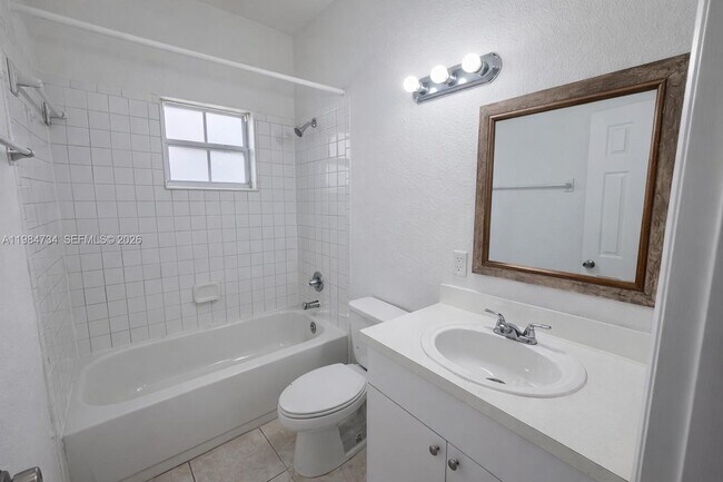 Building Photo - 1008 NW 2nd Ave