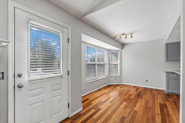 Building Photo - Beautiful 3B/2B Home in St. Charles