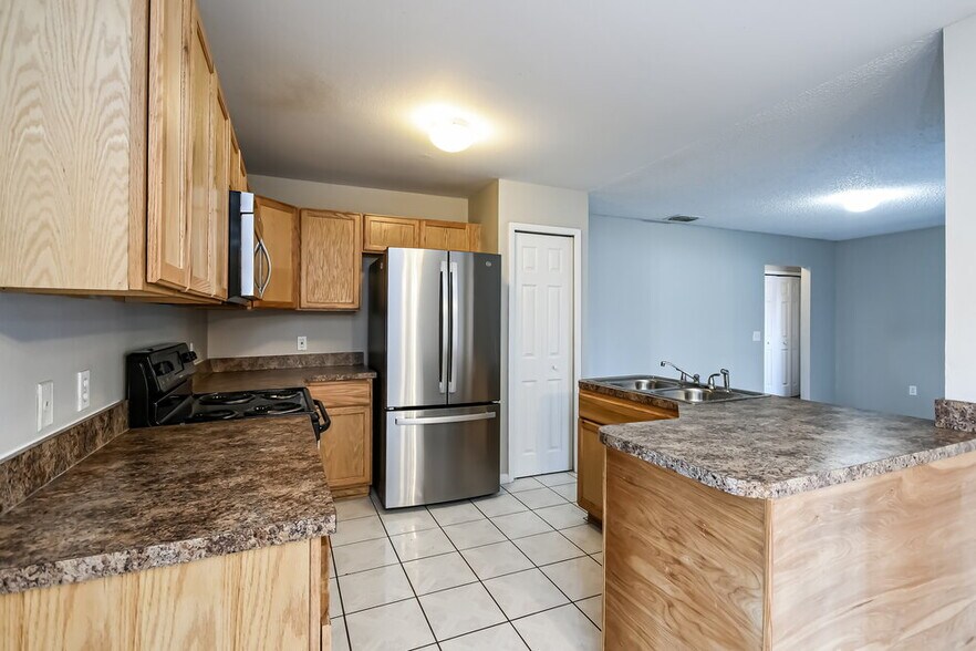 Building Photo - 1209 Croydon Cir