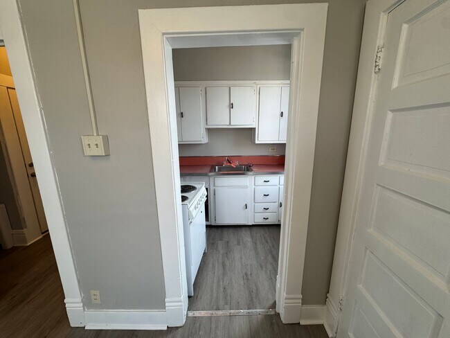 Building Photo - 810 Amity St